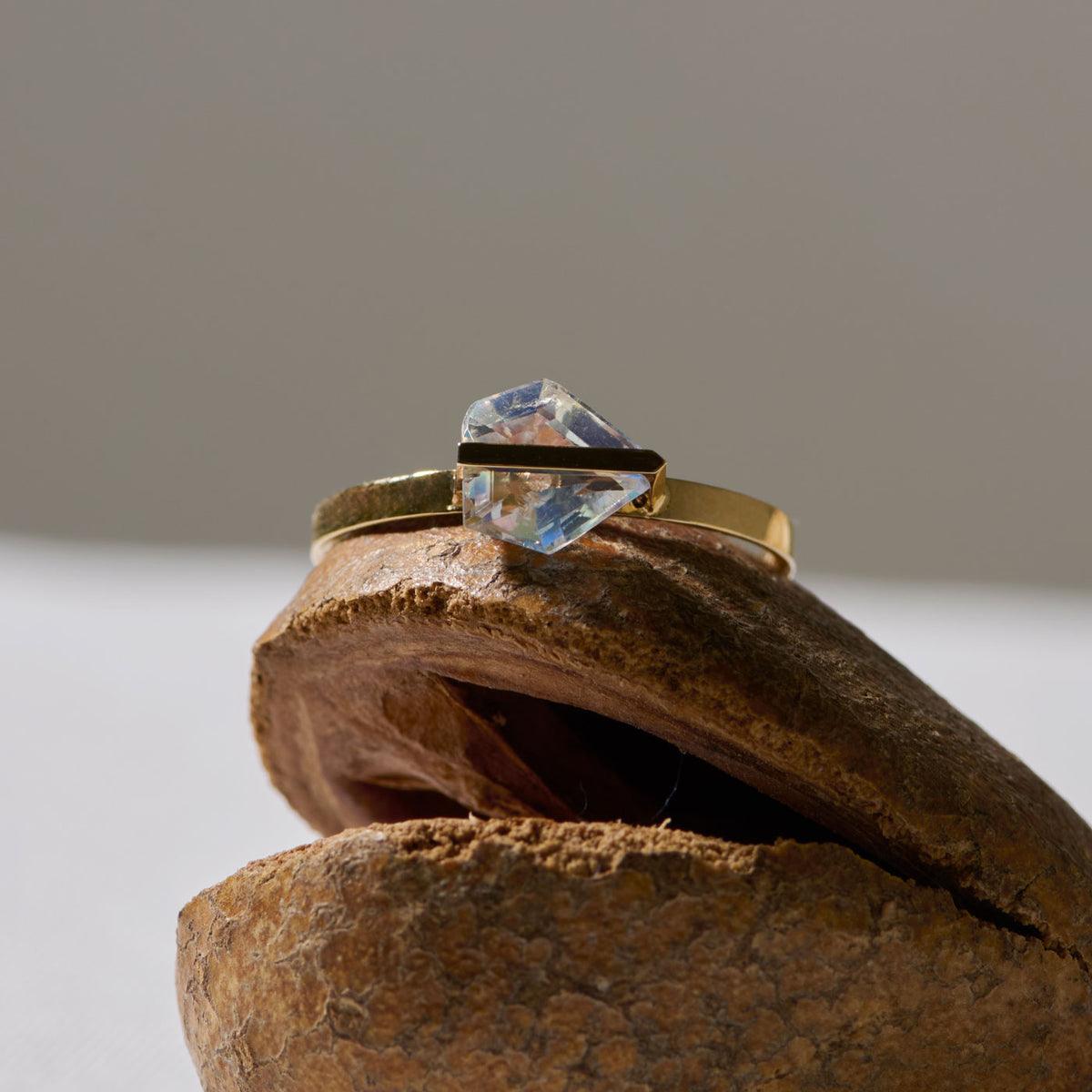 BAND RING RAINBOW MOONSTONE #4248