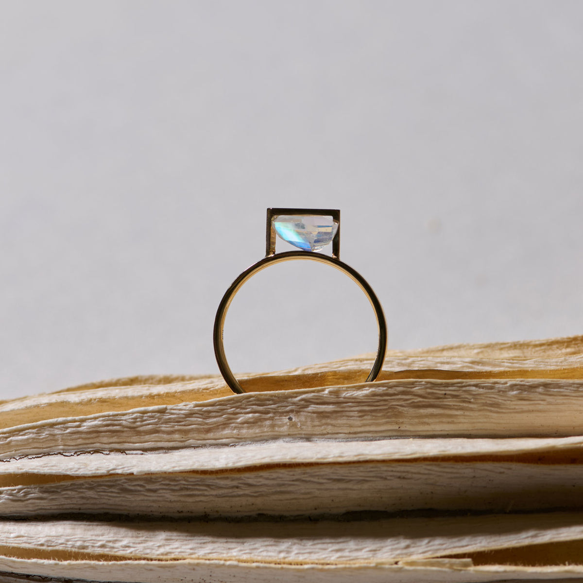BAND RING RAINBOW MOONSTONE #4248
