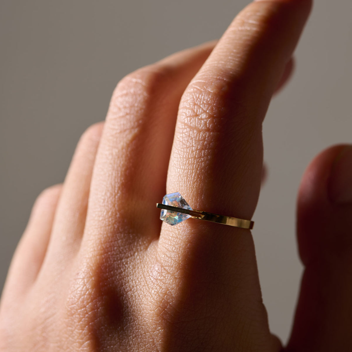 BAND RING RAINBOW MOONSTONE #4248