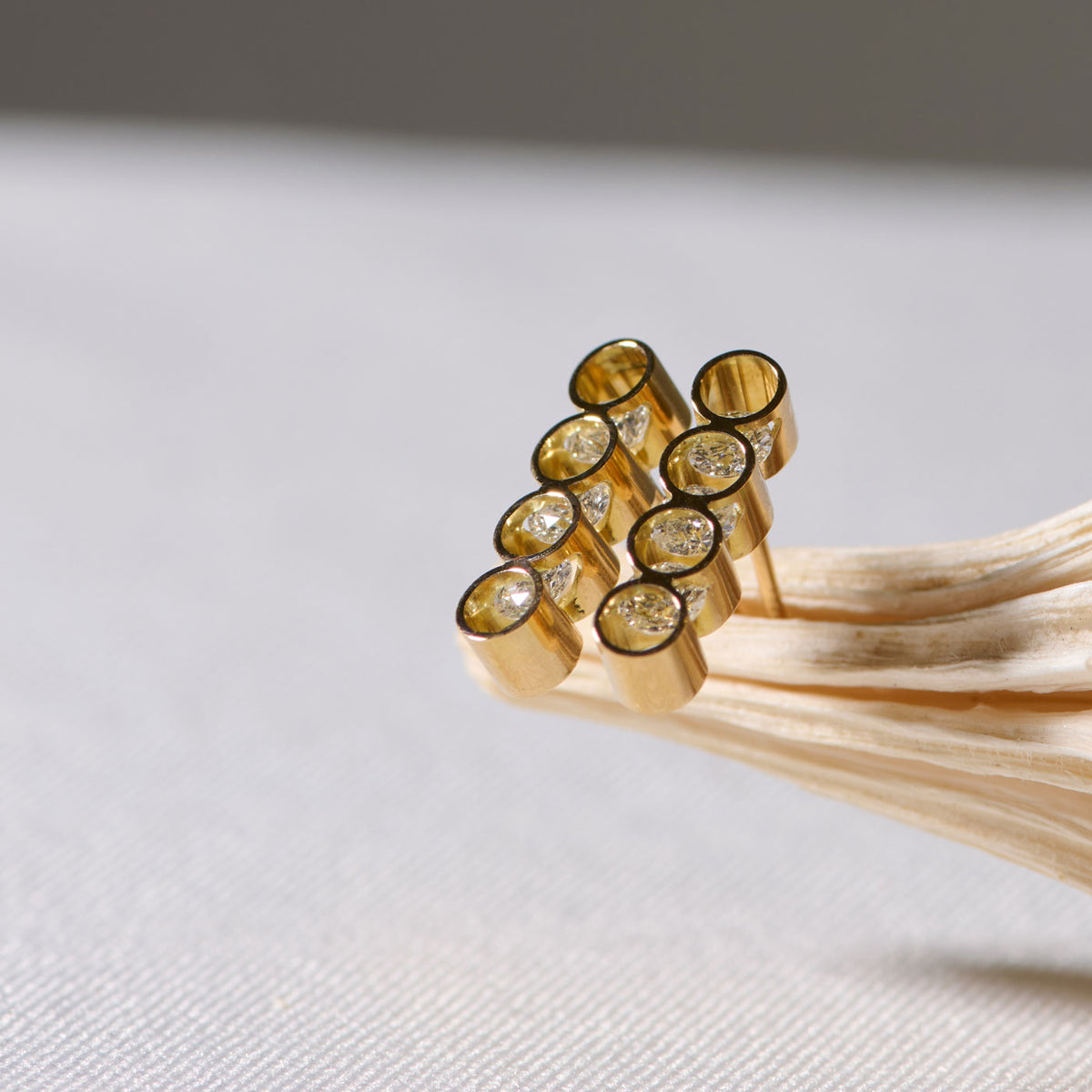 CON EARRING SMALL3