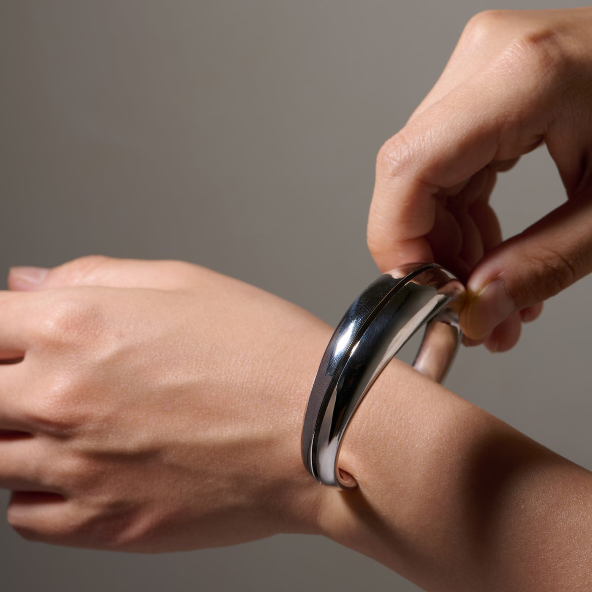 HOLLOW BANGLE SV/S