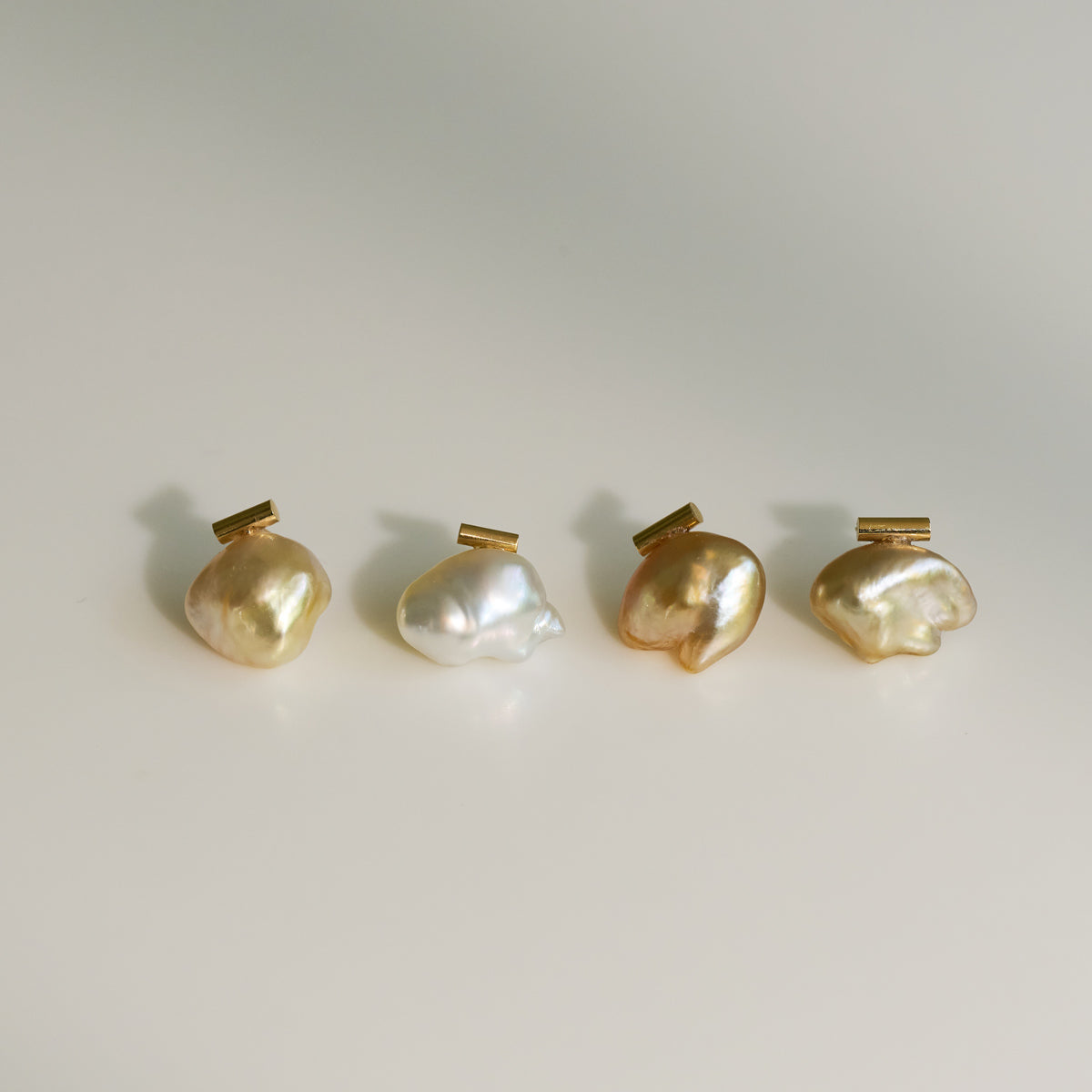 BAROQUE PEARL EARRING L