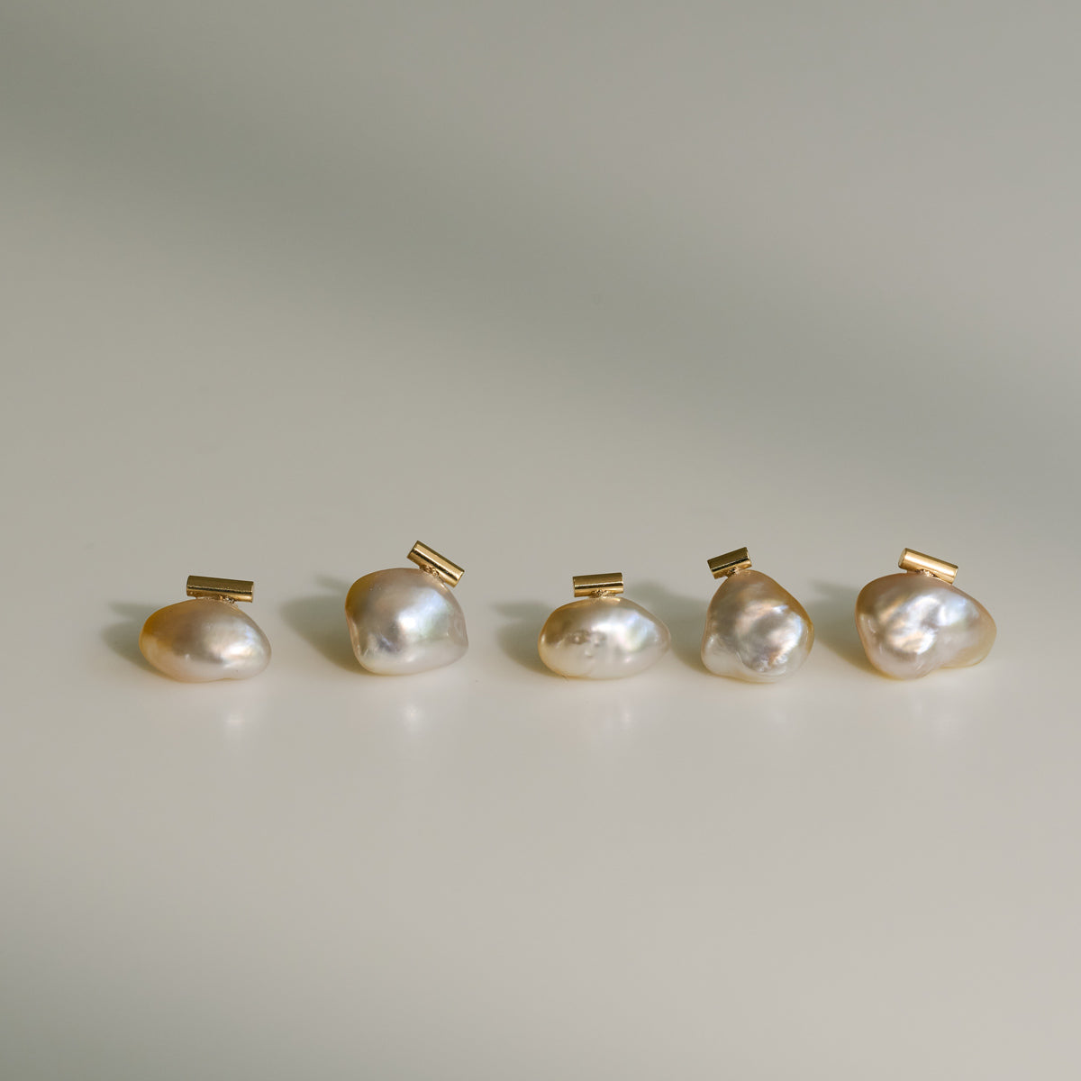 BAROQUE PEARL EARRING M
