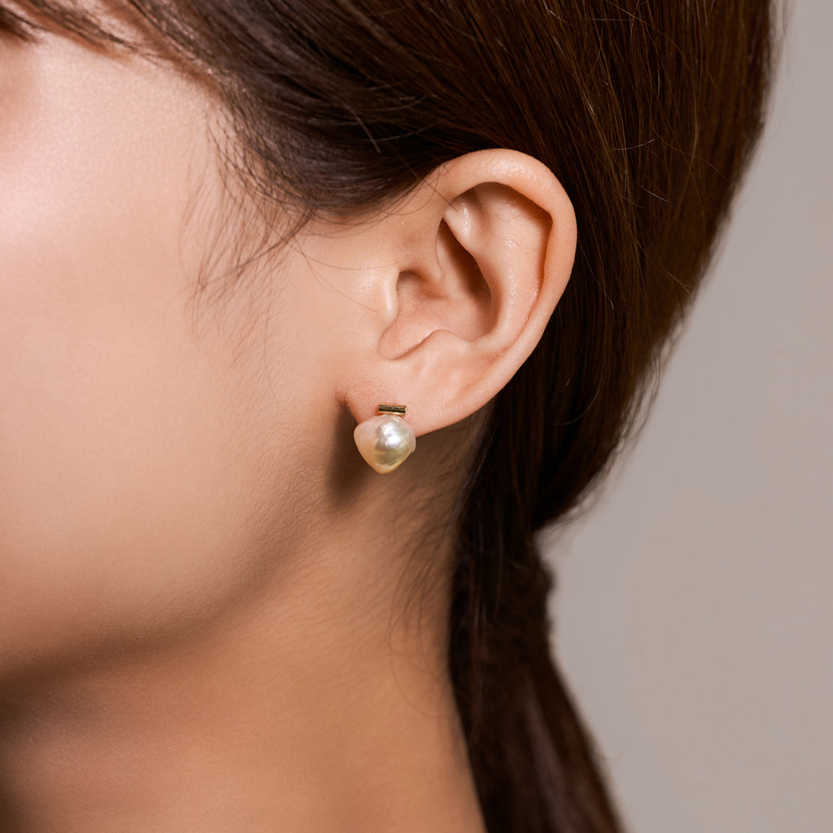 BAROQUE PEARL EARRING L