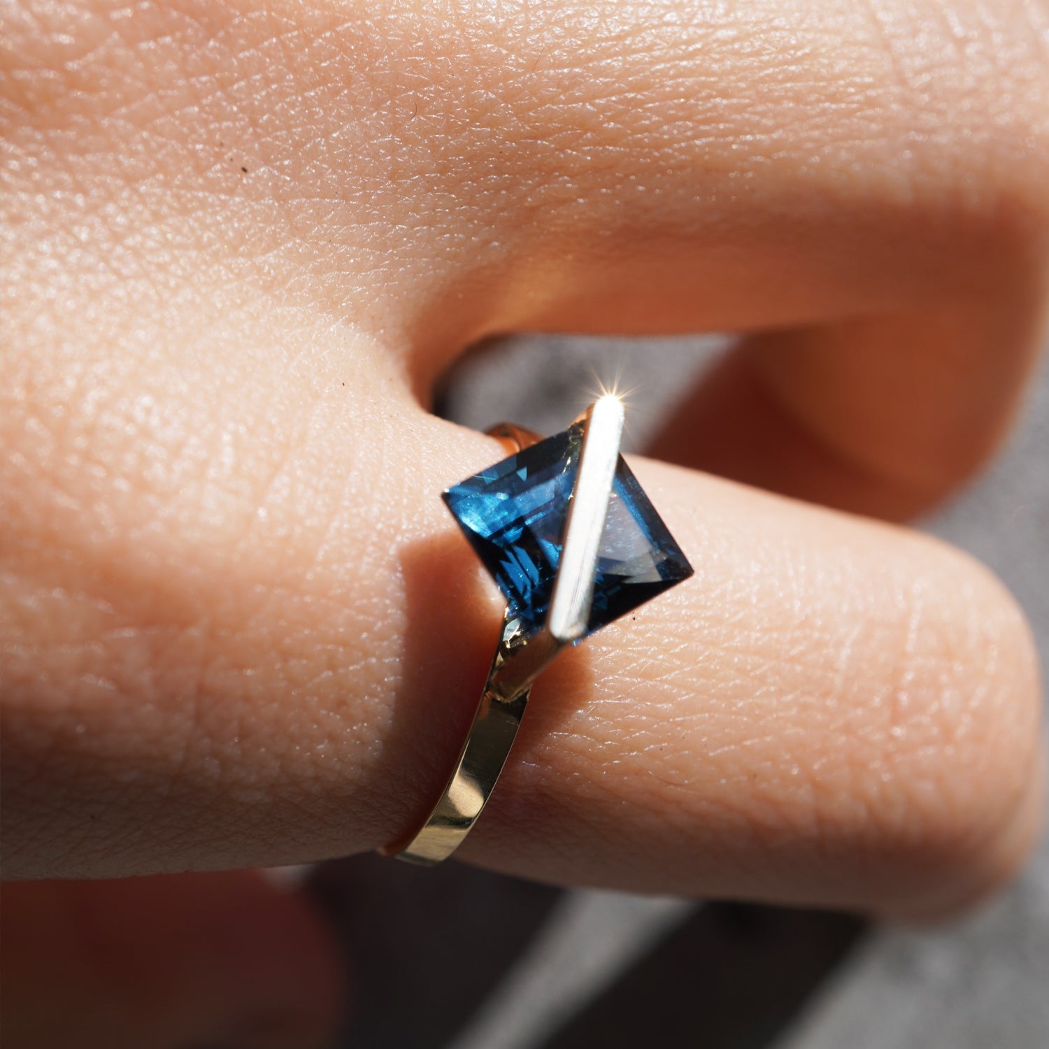 topaz ブルートパーズ スイスブルートパーズ 1個 ラージ 10x12 MM