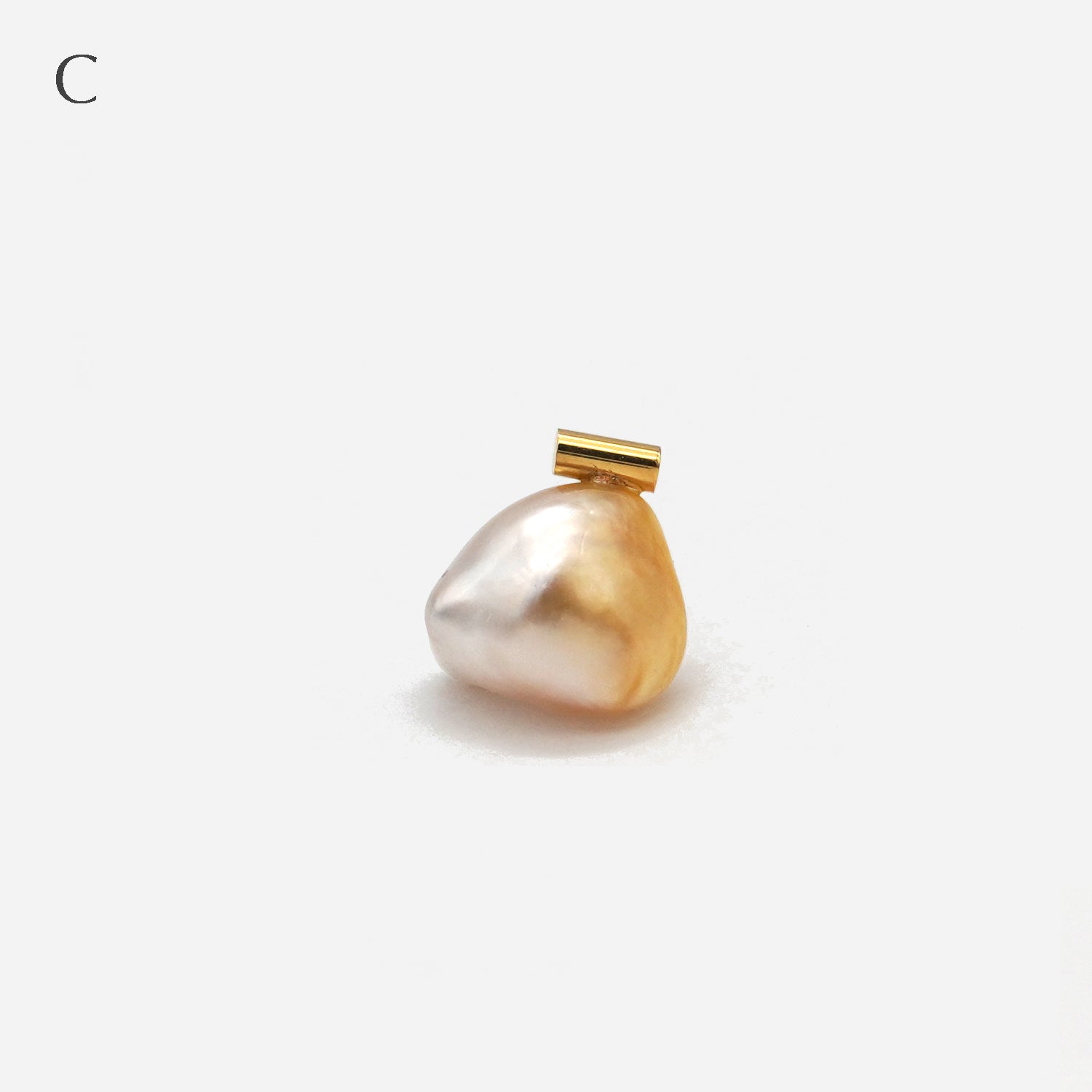 BAROQUE PEARL EARRING M