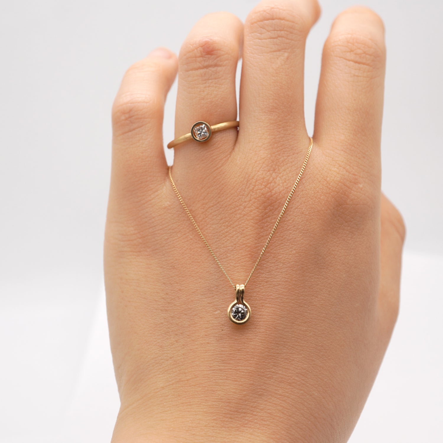 ROUND DIAMOND NECKLACE 4mm #3773