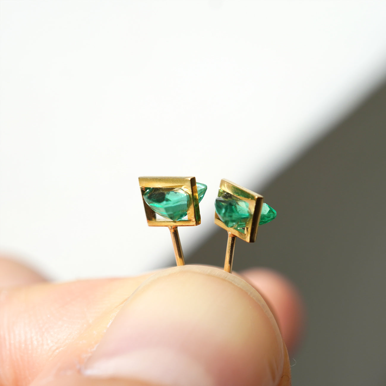 BAND EARRINGS EMERALD #3582