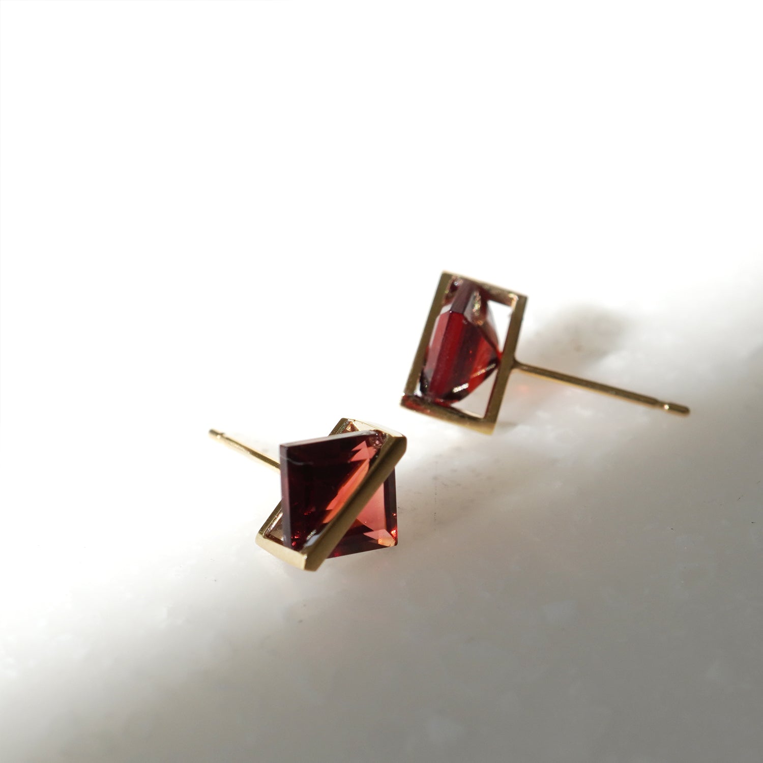 BAND EARRINGS GARNET #3703