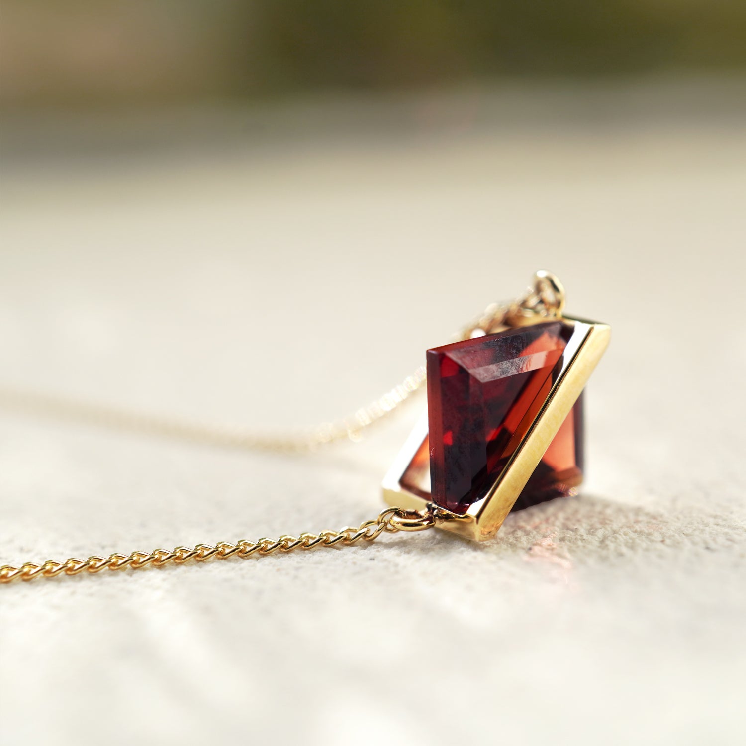 BAND NECKLACE GARNET #3707