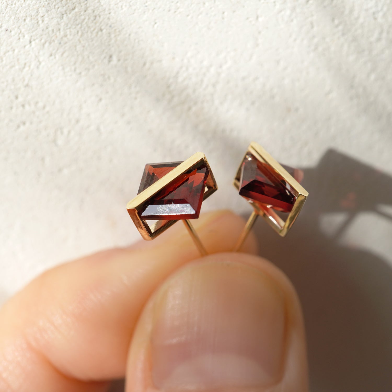 BAND EARRINGS GARNET #3703