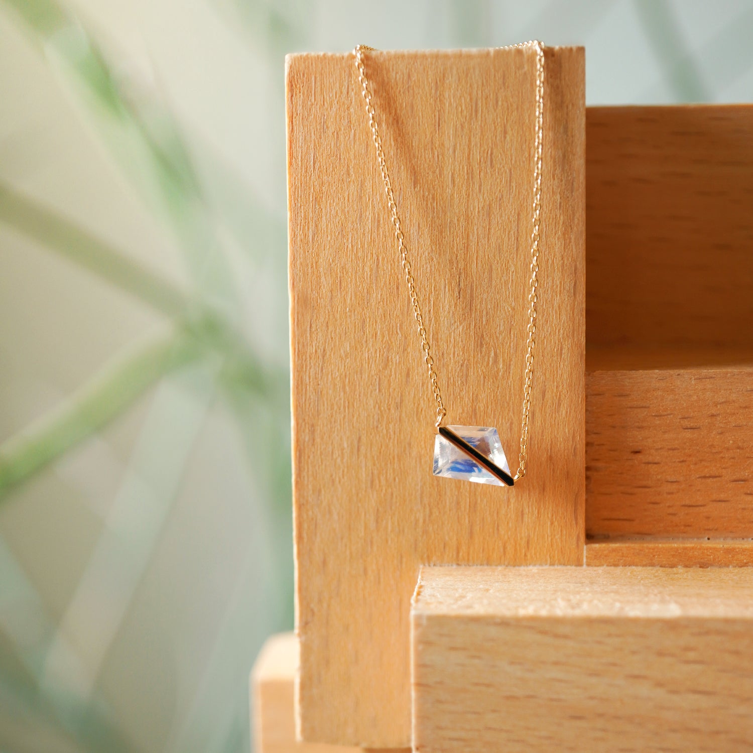 BAND NECKLACE MOONSTONE #4052