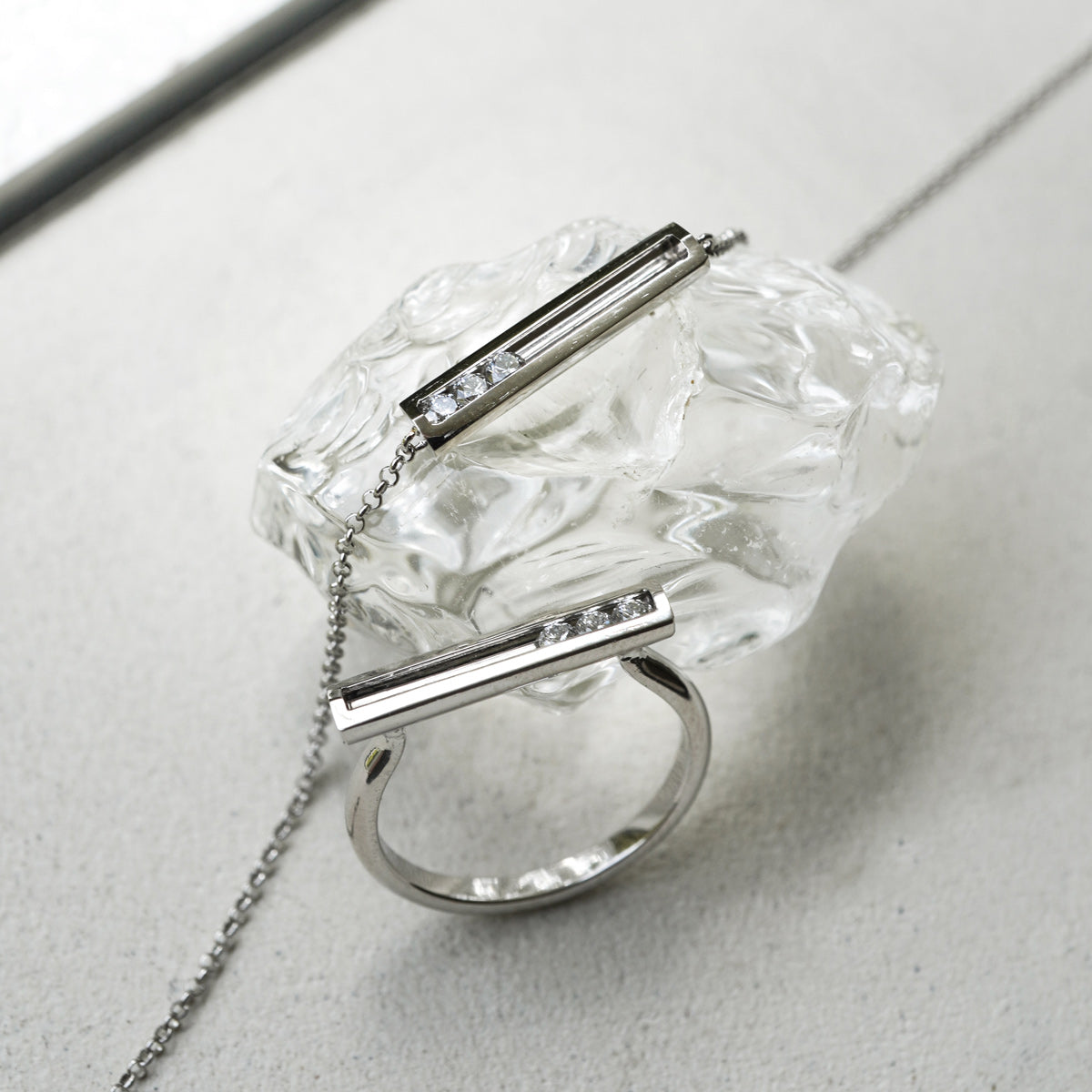 MOVING PLATINUM RING S