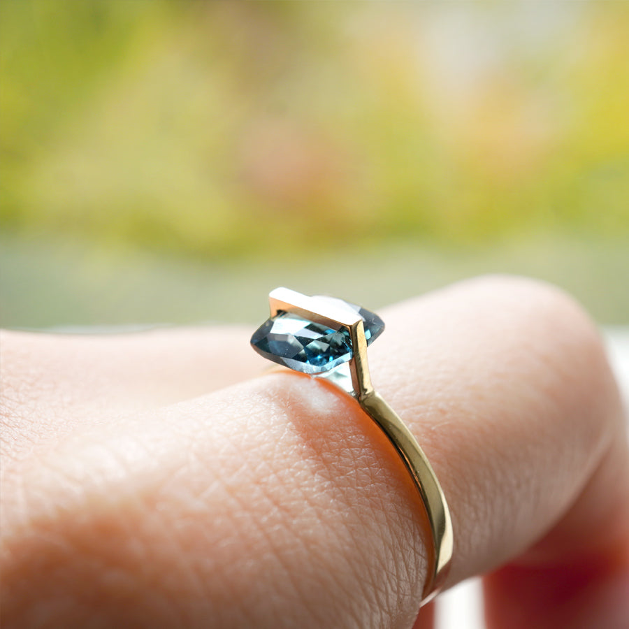 BAND RING BLUE TOPAZ #2938_januka jewelry