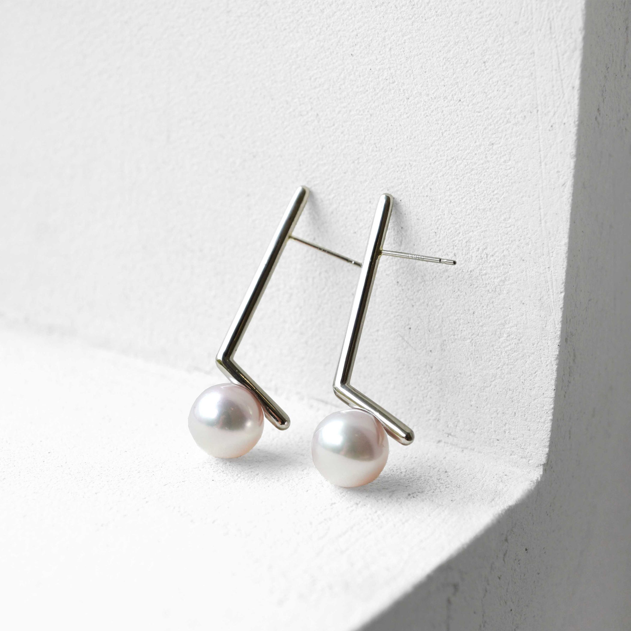 DENT EARRINGS AKOYA PEARL